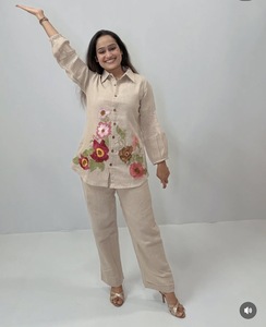 Conjunto Elegante de Dos Piezas para Mujer con Patrón Sólido, Camisa de Manga Tres Cuartos con Cuello Mandarín y Pantalones Anchos (100% Algodón Orgánico) Casual - Product Image 1