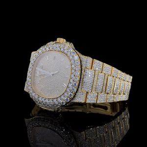 Montre-bracelet de luxe en acier inoxydable avec quartz et moissanite, cadran orné de pierres brillantes, mouvement précis, pour un style mode, élégant, formel ou décontracté - Product Image 3