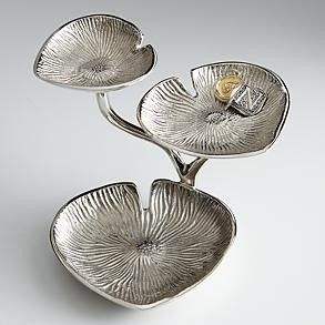 Elegante bandeja de metal negra y dorada para chocolate, diseño de plato curvo, decorativa para exhibir postres - Product Image 5