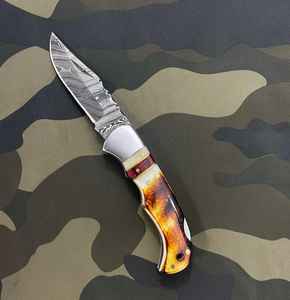 Couteau de camping de poche de haute qualité, best-seller de Product Palace LLC, en acier Damas de qualité supérieure, avec manche en os industriel. - Product Image 2