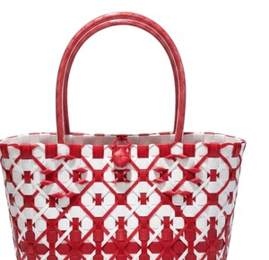 Sac à main et sac fourre-tout tendance en bandes de plastique tissées contrastées, fait main, durable, pour femmes, été, plage, vacances - Product Image 3
