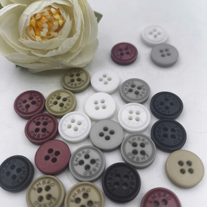 Botón Redondo Ecológico de Resina de 20L con 4 Agujeros, Estilo Moderno Clásico, con Logotipo Grabado Según Se Solicite - Product Image 1