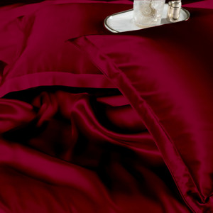 Juego de Sábanas de Satén Rojo Oscuro de Lujo con Fundas de Almohada Sedosas, Colección de Ropa de Cama Elegante y Moderna para Decoración de Dormitorio - Product Image 4