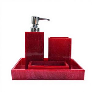 LuxeMarble fait à la main noir blanc marbre Look résine époxy ensemble de salle de bain élégant décor de bain y compris distributeur de savon plateau de gobelet - Product Image 1