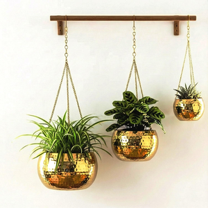 Grand pot suspendu en métal martelé, pot à fleurs décoratif en métal avec finition martelée texturée, élégant pour plantes suspendues - Product Image 1