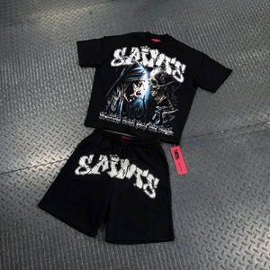 Conjunto de Camiseta y Pantalones Cortos Unisex de Estilo Urbano con Pedrería y Estampado DTG, Color Negro Lavado, Personalizado y de Alta Calidad para Hombre - Product Image 3