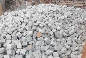 Pavés carrés modernes en grès jaune, découpés à la main, écologiques, non toxiques, pour le pavage, l'aménagement paysager et la conception de jardins - Product Image 2