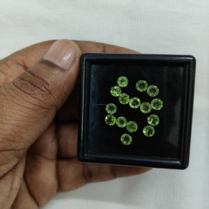 Pierre à facettes en péridot la plus vendue sur demande pour bijoux, disponible à un prix abordable depuis l'Inde - Product Image 3