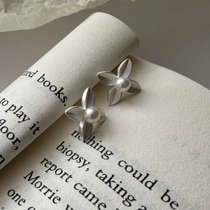 Pendientes de plata 925 con diseño de hoja mate, versión coreana, estilo coreano, joyería retro simple para la oreja - Product Image 1