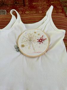 Magnifique débardeur perlé fait main avec broderie complexe pour un look estival élégant - Product Image 5