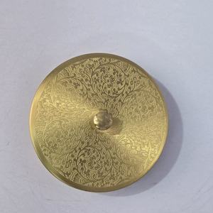 Caja de Especias Redonda de Latón Hecha a Mano con 7 Compartimentos, Tapa Grabada, Ecológica y Duradera, Organizador de Masala Dabba Indio, WB Inc India - Product Image 2