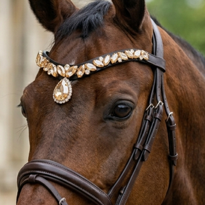 Élégante bride de cheval en cuir sur mesure avec mèche frontale en cristal doré champagne en forme de goutte à clipser, accessoires équestres scintillants pour chevaux - Product Image 1