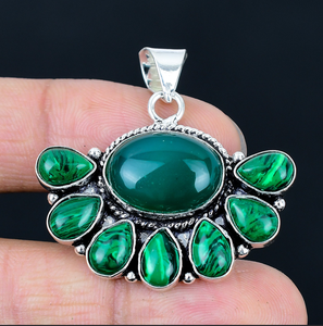 Colgante de plata 925 con ónix verde en forma de media flor, collar floral, joyería para mujer, joyería hecha a mano - Product Image 1