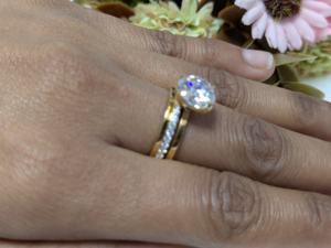 Conjunto nupcial de diamantes cultivados en laboratorio de corte redondo de 2,20 quilates para mujer, conjunto de anillos de compromiso, anillo de boda de oro amarillo macizo de 10k/14k - Product Image 5