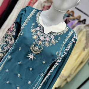 Conjunto Étnico de Tres Piezas para Mujer: Kurti Fox Georgette con Bordado de Lentejuelas, Pantalón Plazzo Circular a Juego y Dupatta - Product Image 1