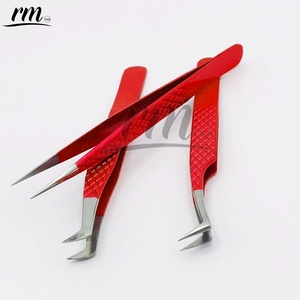 Pinza de Precisión para Extensión de Pestañas RMI, de Acero Inoxidable con Recubrimiento Rojo y Agarre de Diamante Antiestático - Product Image 4