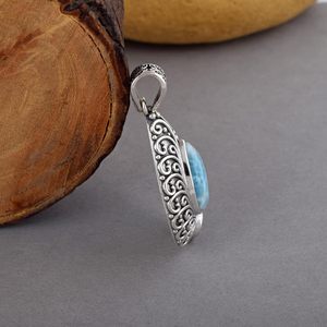 Nouveau Pendentif Fin en Argent Sterling 925 Massif, Sertie de Larimar Naturel Taillé Poire et de Topaze Bleue Ronde, Bijou Oxydé Pierre de Naissance - Product Image 2