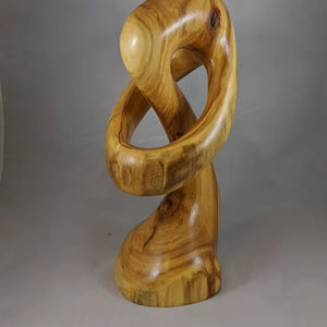 Escultura de madera exclusiva diseñada para espacios de decoración premium que aporta valor artístico y un toque cultural. - Product Image 1