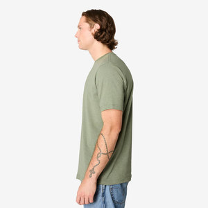 Camiseta Lane Seven LS1500C Deluxe CVC ligera unisex, mezcla de algodón hilado en anillos/poliéster. - Product Image 4