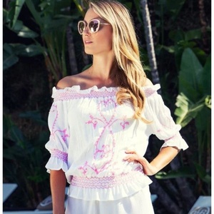 Robe combo pour femmes personnalisées été européen américain haut à épaules dénudées et short à la mode pour femmes ensemble deux pièces de bonne qualité - Product Image 2