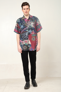 Camisa Moderna para Hombre con Estampado Abstracto en Poliéster Multicolor, Corte Regular, Cuello Clásico y Mangas Cortas, Diseñada para Uso Casual - Product Image 4