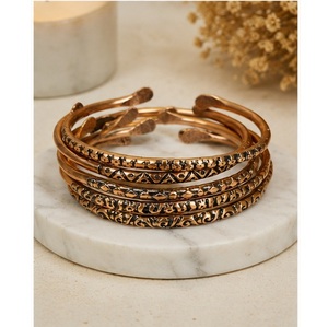 Conjunto de Brazaletes Apilables con Patrón Tribal, Acabado Bronce Vintage, Diseño de Punta de Almohada, para Brazo - Product Image 6