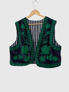 Chaleco de terciopelo azul oscuro para mujer, bordado floral, cuello en V, sin mangas, bordado a mano, estilo vintage. - Product Image 1