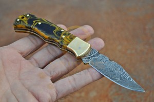 Damascus Steel <b>Drop</b> Point Hunting Knife With Yellow Marbled Handle And Leather Sheath Model 1661 - Product Image 2
