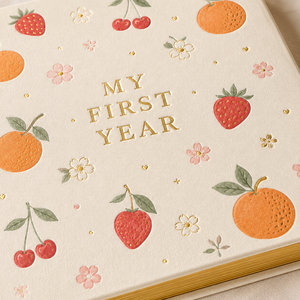 LABON Libro de Recuerdos Personalizado para Bebés, Diario de Hitos del Primer Año, con Diseño de Frutas (Fresa, Cereza, Naranja), Tapa Dura y Detalles en Dorado - Product Image 4