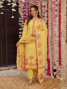 Straight <b>Kurti</b> Pant Dupatta Set brings you the best of both worlds Crafted for comfort and styled for versatility - Product Image 5