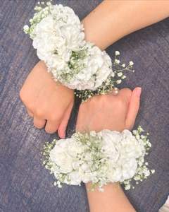 Gajra de jasmin exquis fait main pour un look de mariée festif, célébrez l'élégance indienne avec des bracelets de mode ornés de roses - Product Image 5