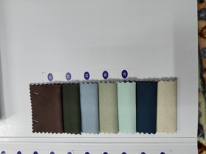Tissu satiné premium effet slub, largeur 58 pouces, texture douce et brillante, idéal pour sari, robe, kurti. Fournisseur en gros, matériau de haute qualité. - Product Image 3