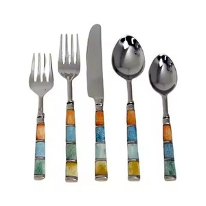 Ensemble de couverts le plus populaire, style moderne, manche en résine marbrée bleue, acier inoxydable, 5 pièces, vaisselle familiale moderne - Product Image 5