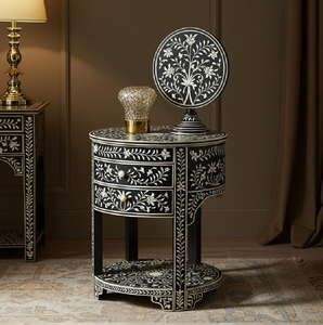 Table de chevet de luxe ronde à motif chevron orange avec incrustations en os, trois tiroirs, disponible à prix de gros. - Product Image 2