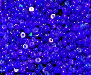 Perles d'opale naturelle éthiopienne fumée et traitée, rondelles de 3-5 mm, lisses, polies, percées, bleues, pierres précieuses en vrac pour la fabrication de bijoux - Product Image 1