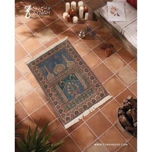 Alfombra de Oración Tradicional Viscose Whispers de Exportación India, Elegante Alfombra Musulmana para Prácticas Religiosas Diarias en Venta - Product Image 3