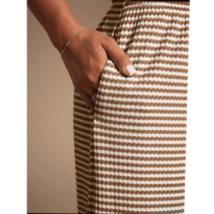 ชุดเซ็ตสไตล์คอร์เซ็ตสีเบจลายทางสำหรับผู้หญิง ประกอบด้วยเสื้อแขนกุดติดกระดุมด้านหน้า และกางเกงขายาวเอวสูงรูดเชือก - Product Image 2