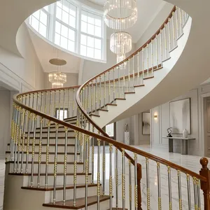 Rampe d'escalier incurvée de luxe avec main courante en bois, accents dorés et balustres en acier pour une conception intérieure élégante - Product Image 5