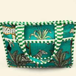 Sac fourre-tout de luxe en coton à imprimé jungle turquoise pour femme, avec fermeture éclair, poignée d'épaule et passepoil contrastant, sac maître de collection pour la plage et les stations balnéaires - Product Image 2