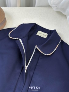Blusa Elegante para Mujer con Cuello Peter Pan y Cinturón de Tela a Juego, Estilo Casual para Oficina, Otoño-Invierno, DARCY, ODM OEM - Product Image 6