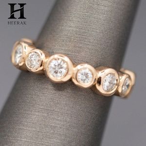 Anillo de eternidad con diamantes redondos engastados en bisel, banda de oro rosa de 14K/18K, anillo de compromiso y aniversario de bodas para mujer - Product Image 2