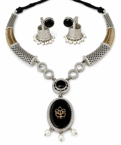 Conjunto de Joyería de Plata Oxidada Bicolor con Baño de Oro y Estilo Ónix de Moda para Mujer - Aretes Jhumki y Collar - Proveedor Mayorista - Product Image 1