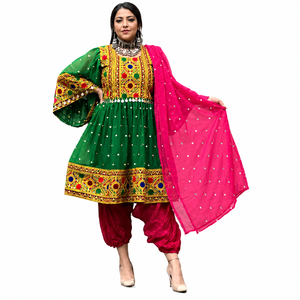 Vestido Afgano Bordado a la Moda, Hecho a Mano, Estilo Tribal Balochi, Vestido Étnico Kuchi, Hecho en Pakistán, Vestido Afgano Tradicional - Product Image 1