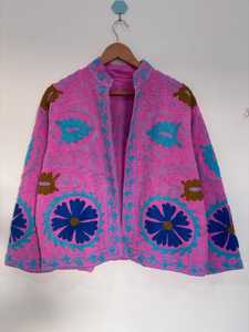 เสื้อแจ็คเก็ตสั้นปักลายซูซานีผ้าฝ้ายสีชมพูสวยงาม ทำมือ กันลม อุ่นสบาย เหมาะสำหรับใส่ไปเที่ยวชายหาดในฤดูหนาว - Product Image 4