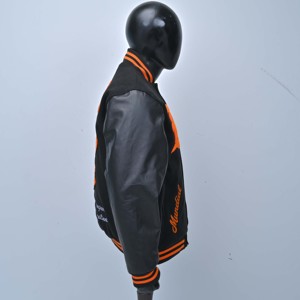 แจ็คเก็ตวาร์ซิตี้วินเทจสำหรับผู้ชาย แจ็คเก็ตเบสบอลแบบ Letterman แขนหนังสั่งทำพิเศษ ทรงเข้ารูป กระดุมเขาสัตว์ ทันสมัย ผลิตตามแบบ OEM - Product Image 2