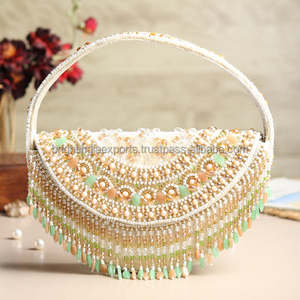 Sac de soirée demi-lune perlé vert doré, fait main, avec franges en cristal - Product Image 1