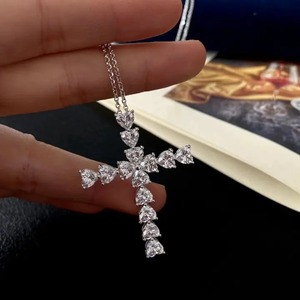 Collar con Colgante de Cruz de Moissanita con Corte Corazón 925 en Plata de Ley, Chapado en Oro Blanco de 18K, Cadena de 3 Puntas para Mujer - Product Image 2