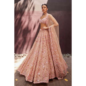 Conjunto de Lehenga de Diseñador para Mujer con Lentejuelas, Cuentas de Perlas y Trabajo de Bordado con Hilos - Product Image 4