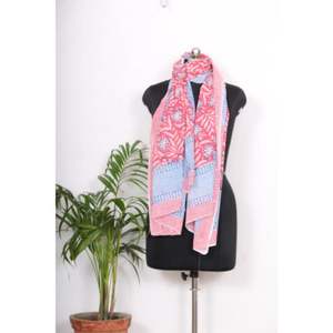 Hermoso pareo de algodón estampado a mano con diseño floral, ideal para la playa, como cubre-bikini o pareo para traje de baño. - Product Image 2