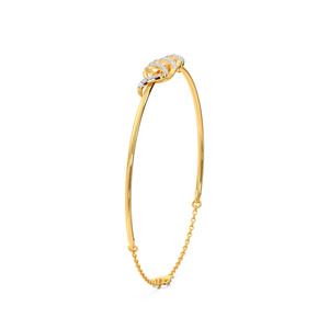 Brazalete de Diamantes con Diseño de Onda Esculpida, Banda Delgada de Oro Amarillo y Centro con Cinta Fluida - Product Image 4